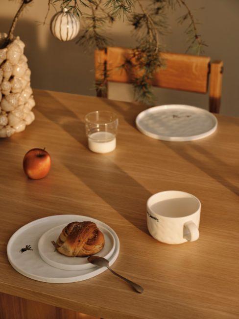tavola semplice per la colazione di natale
