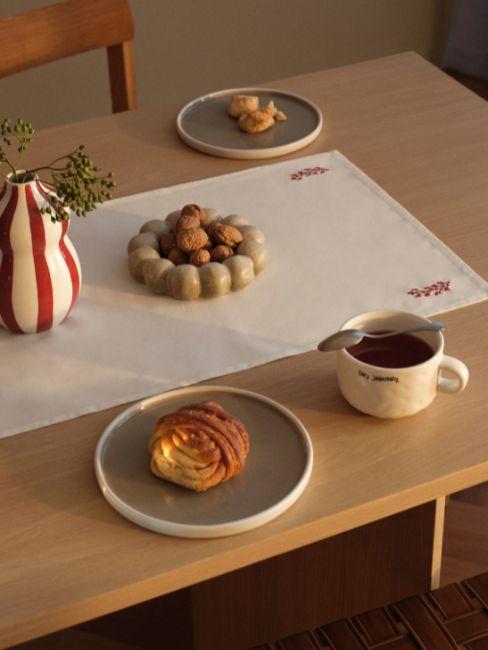 tavola di natale per la colazione