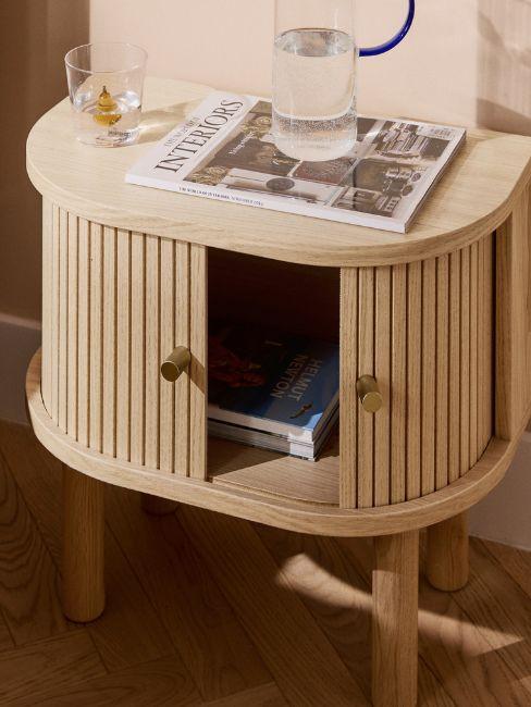 comodino con scanalature