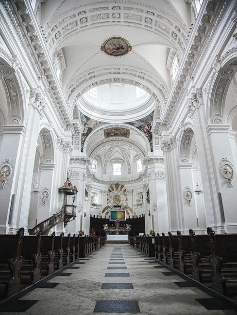 Katholieke kerk voor communie.