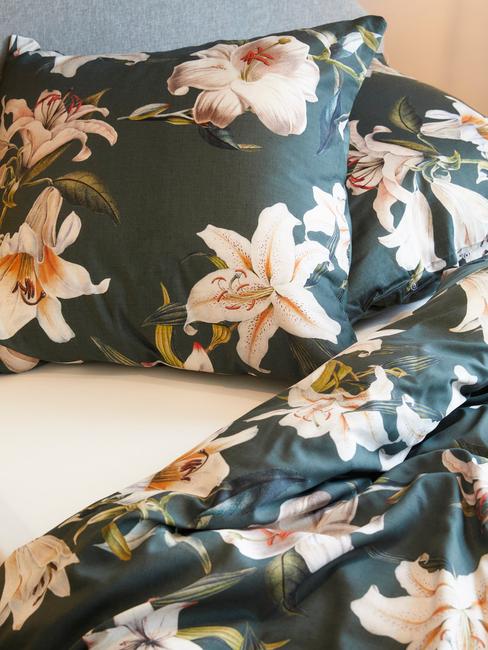 Dekbedovertrek donkergroen met bloemen voor beter slapen