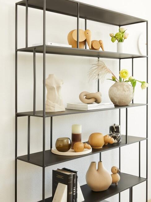 decoratie in open wandkast