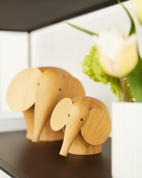 twee houten olifantjes