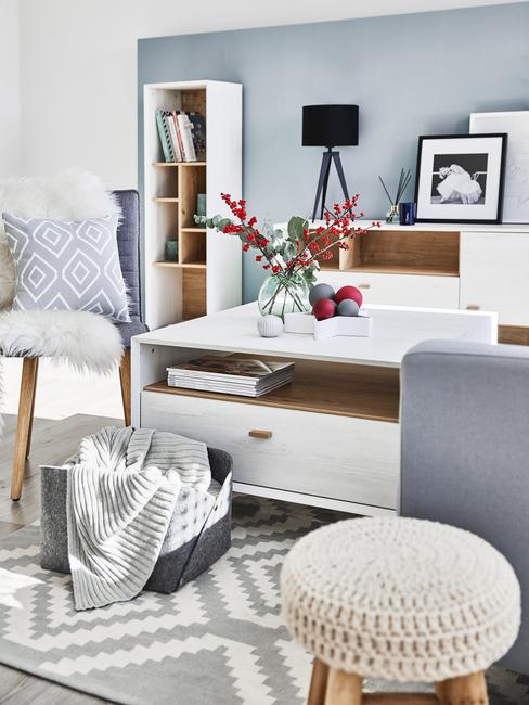 Salontafel met taupe kleur tapijt