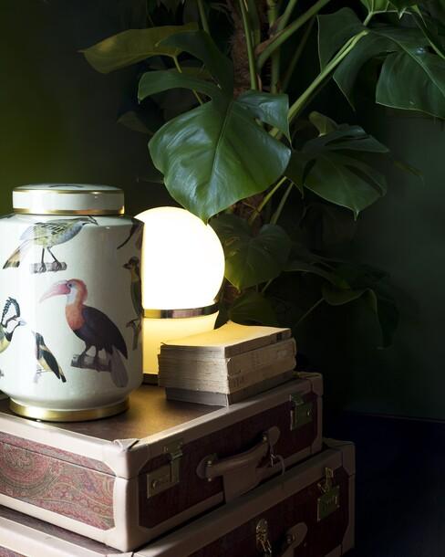 jar op houten kisten