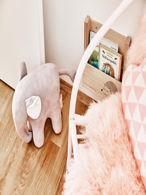 Een knuffel in de vorm van een olifant