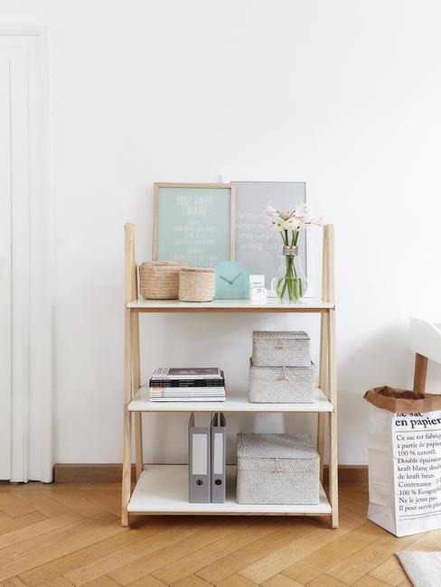 Thuis werken: boekenkast in wit