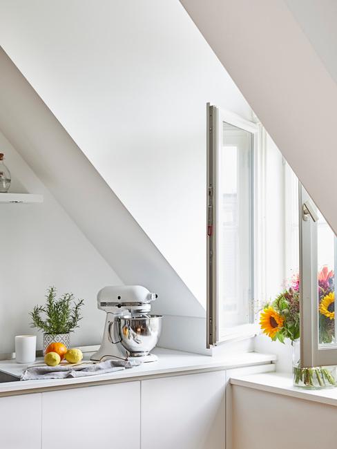 Scandinavische keuken in wit