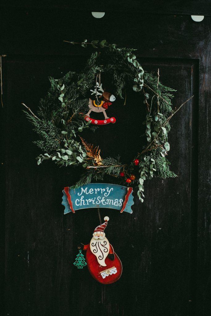 Kerst knutselen krans op deur