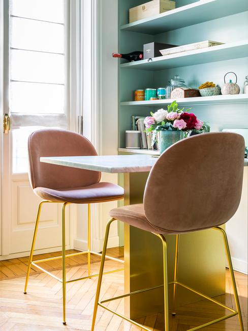 Fluwelen stoelen in de keuken op maat