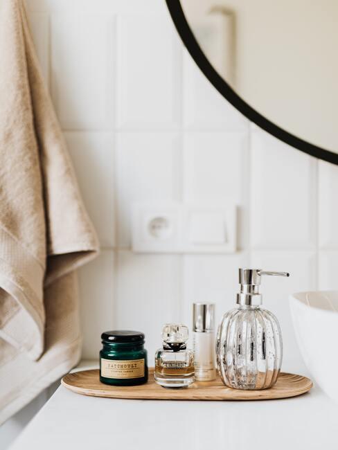 gezicht reinigen 3 Badkamer met bamboe accessoires