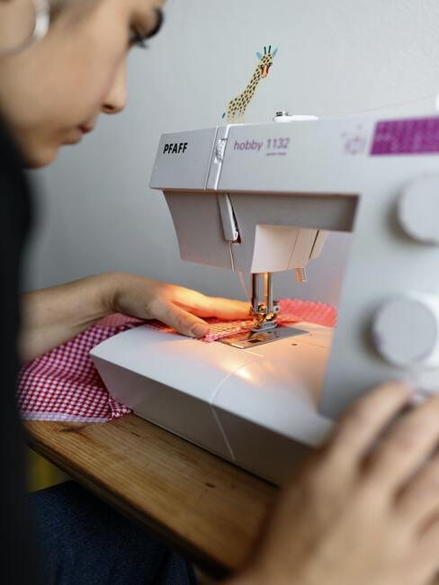mondkapje maken 10 Naaimachine, mondkapje materiaal, draden