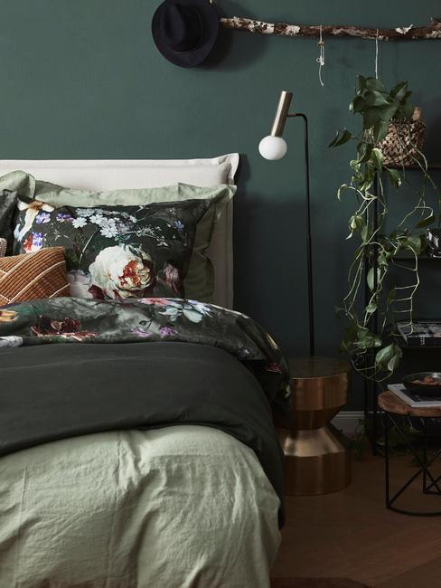 Slaapkamer met groene planten