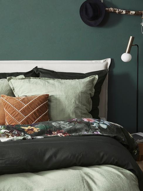 Slaapkamer met groene planten
