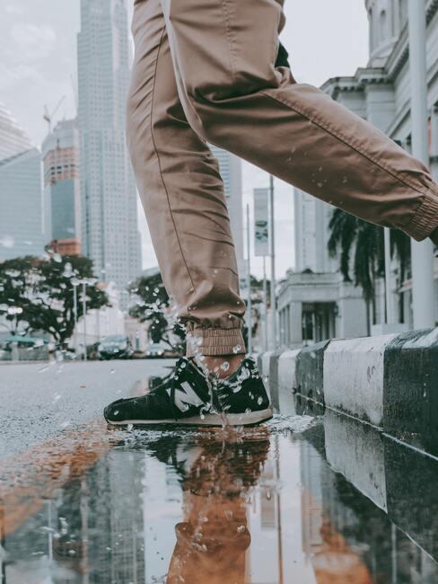 Vuile en doorweekte sneakers