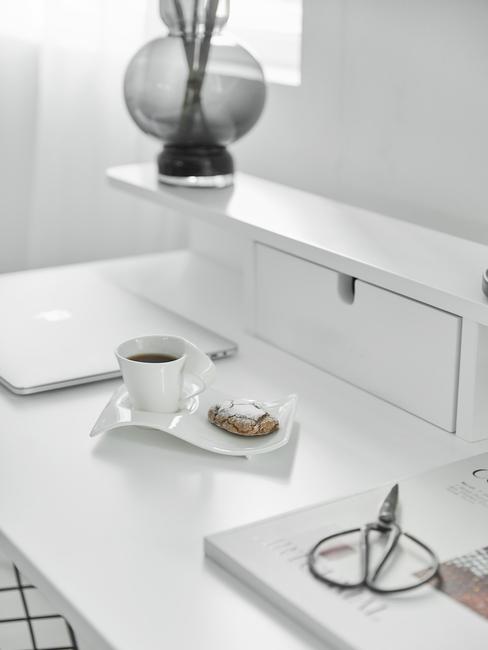 werken vanuit huis 10 Kamer in moderne stijl met witte meubels en accessoires
