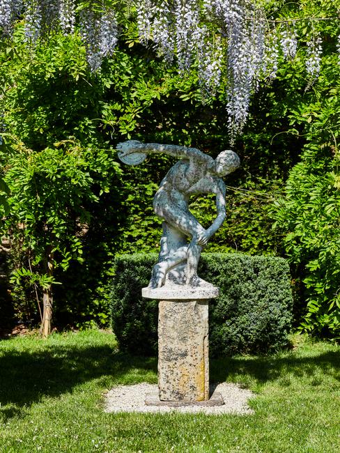 Sculptuur in de tuin