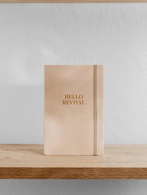 Notitieboek met de tekst: hello revival