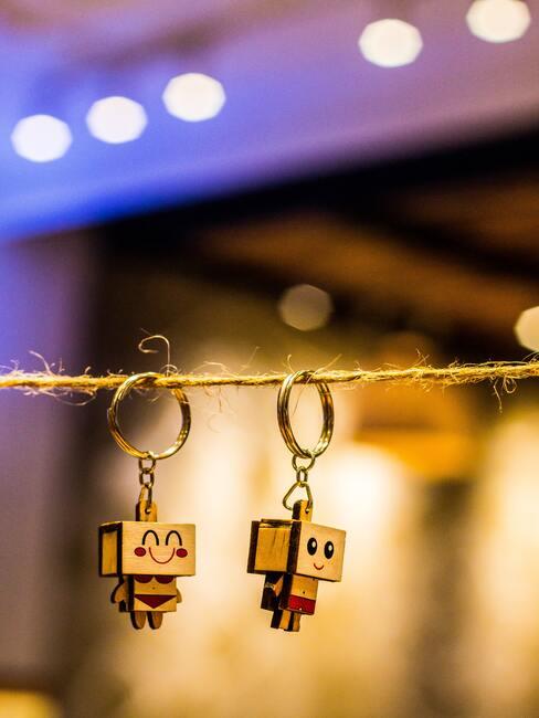 Sleutelhanger maken 1 2 sleutelhangers aan touw