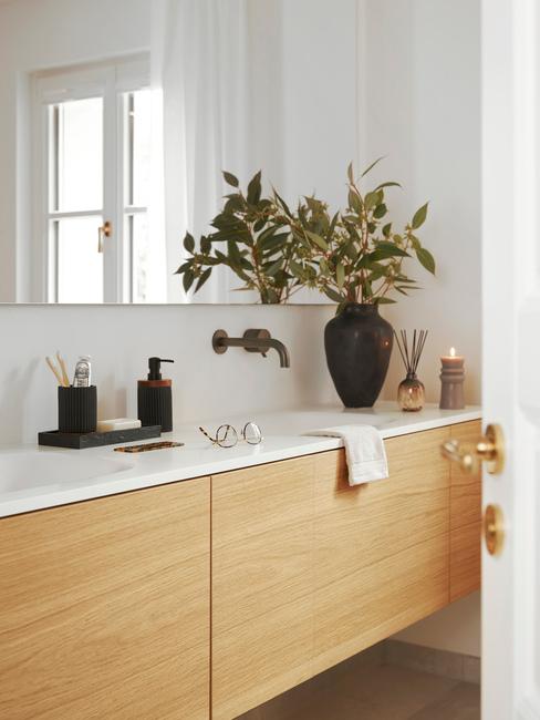 geurzakjes in de badkamer