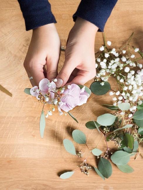 zelf een krans van bloemen maken