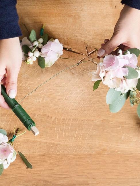 een krans van bloemen maken