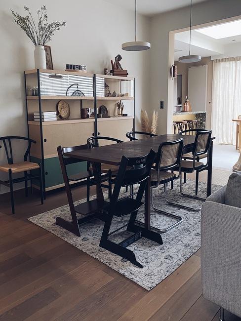 Eetkamer van Liesbeth met grote eettafel