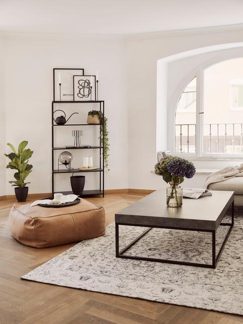 voetenbank lennon in bruin in een woonkamer