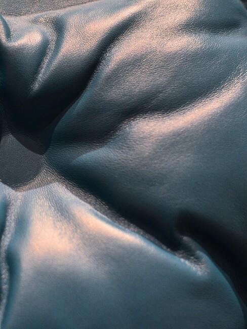 zwart leren details