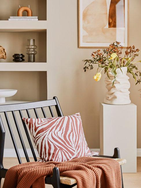 Trendmeubels 2021_1 Rotan lounge stoel met zebra print kussen