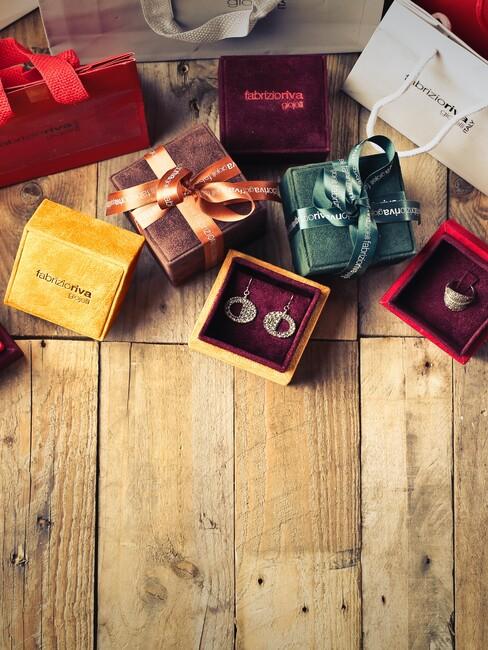 cadeau's op houten vloer