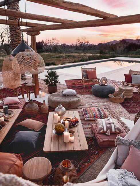 achtertuin ideeën: pergola en decoratie