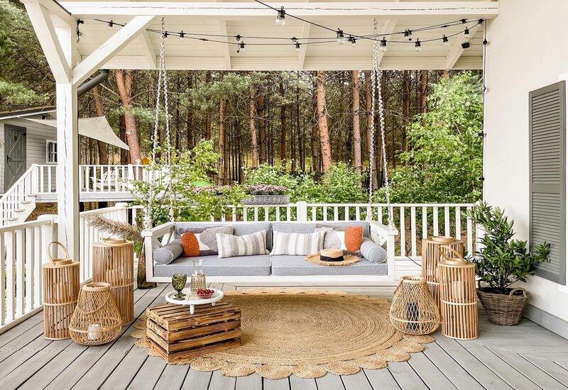veranda met schommelbank