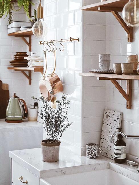 witte tegels in keuken