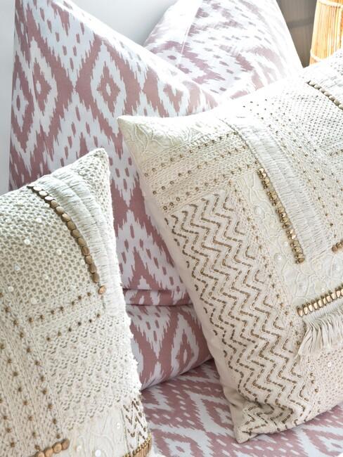 kussens in taupe en roze
