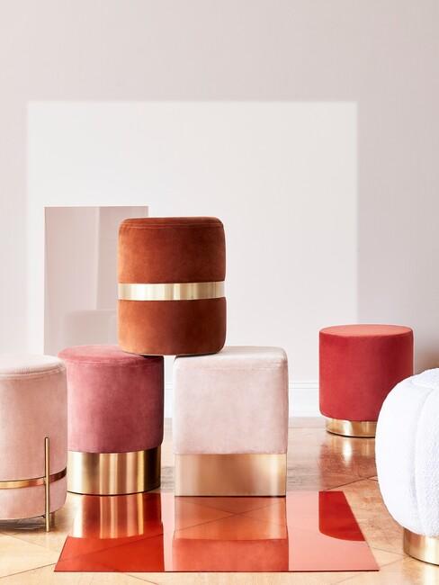 Rose kleur poef met gouden rand