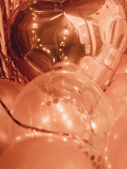 roze ballonnen en confetti