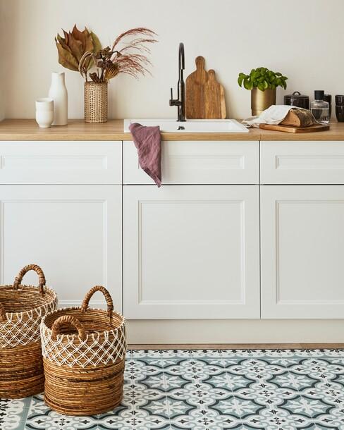 keuken-ideeen met een witte keuken met houten blad