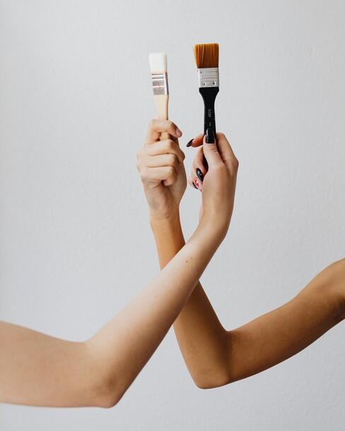 verfwasten in handen voor een diy