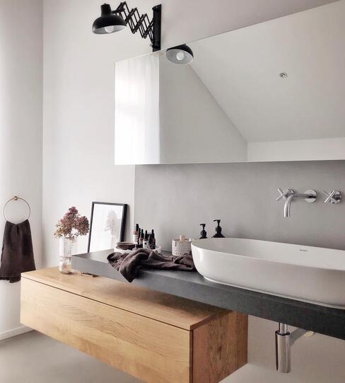 beton cire in badkamer met hout