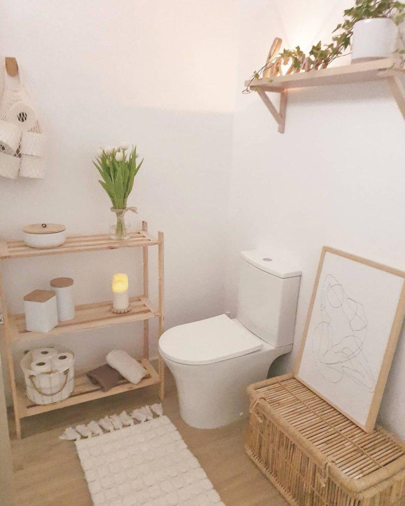 wc met veel hout