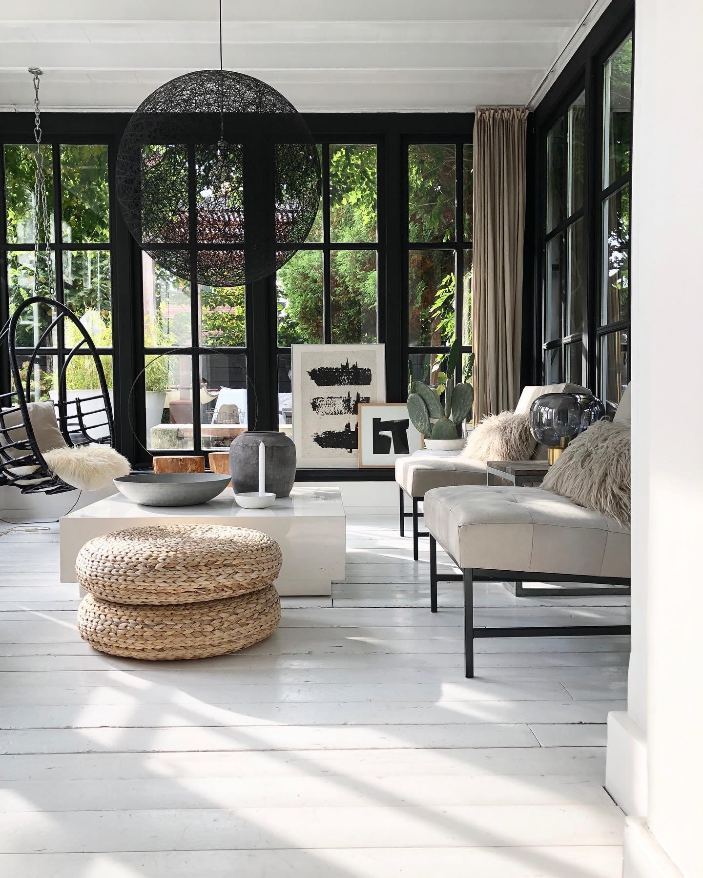 serre inrichten met beige en zwarte details