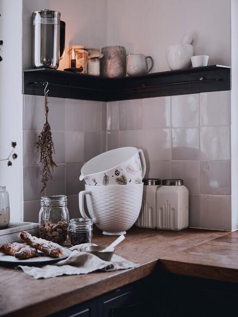 Houten keuken in de hoek