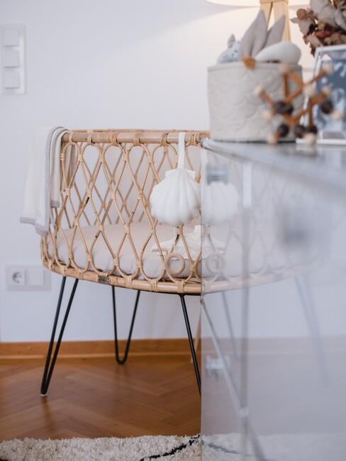 babykamer trends 2023 rotan babybed