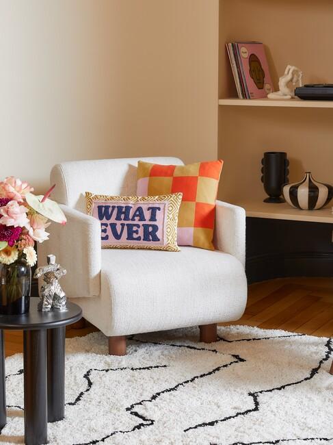 kussen what ever op fauteuil