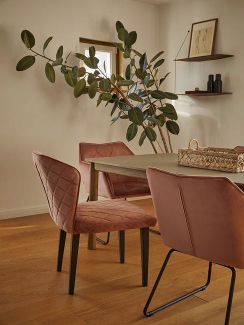 witte muren in eetkamer