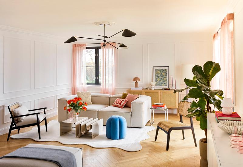 kleurrijke woonkamer met zwarte accenten