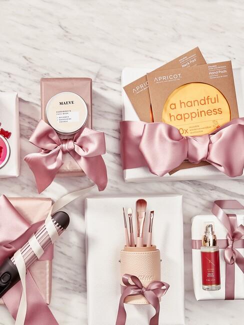 cadeaulinten om cadeaudoosje