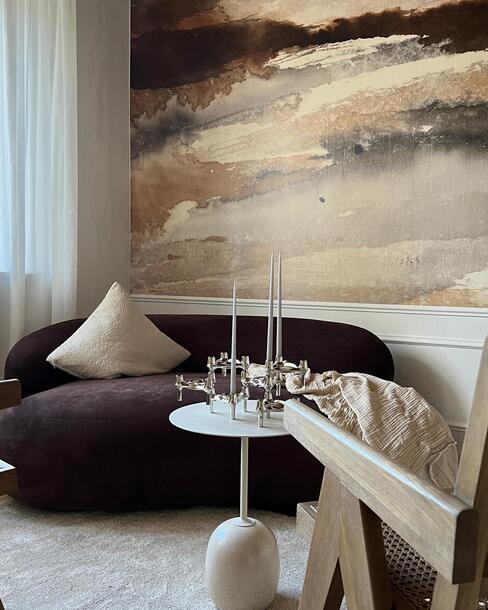 urban interieur met groot kunstwerk aan de muur