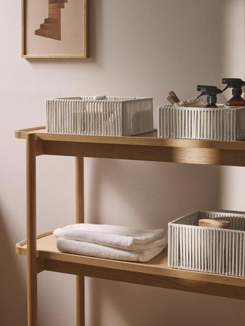 środki czystości w koszach w pralni